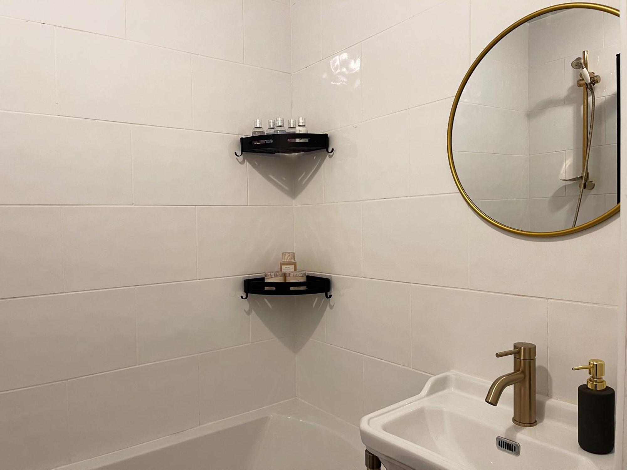 Harper's Place Near Kings Cross - 2 Double Beds, 1 Sofa Bed, Great Location, Ideal For Families Appartamento Londra