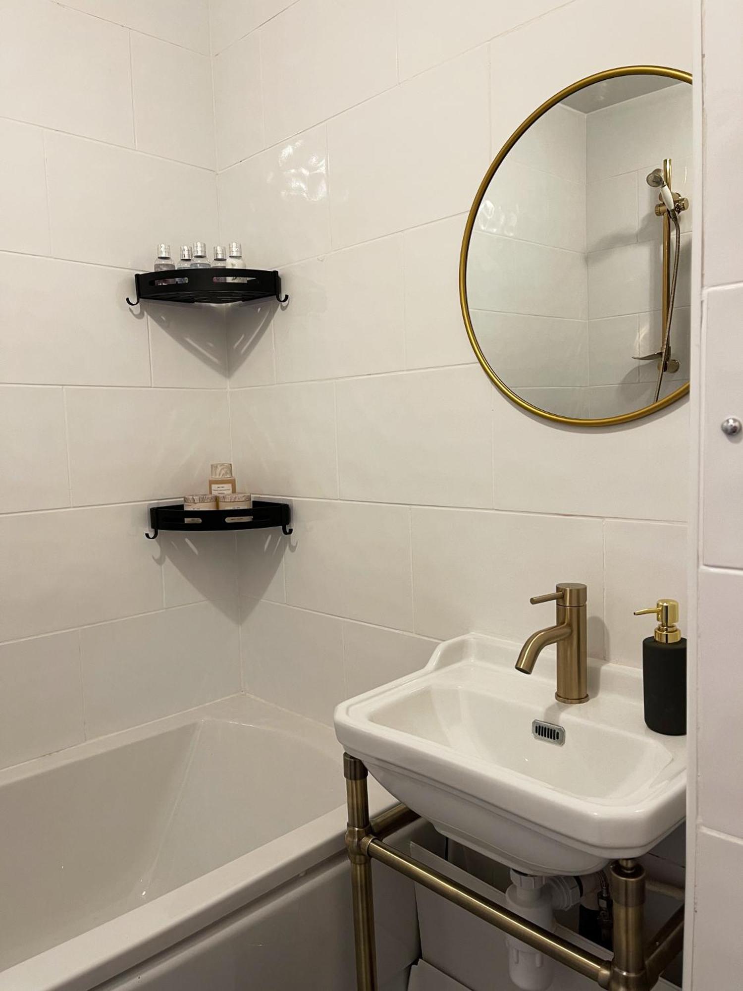 Harper's Place Near Kings Cross - 2 Double Beds, 1 Sofa Bed, Great Location, Ideal For Families * Londra